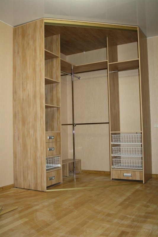 Угловые гардеробные шкафы
