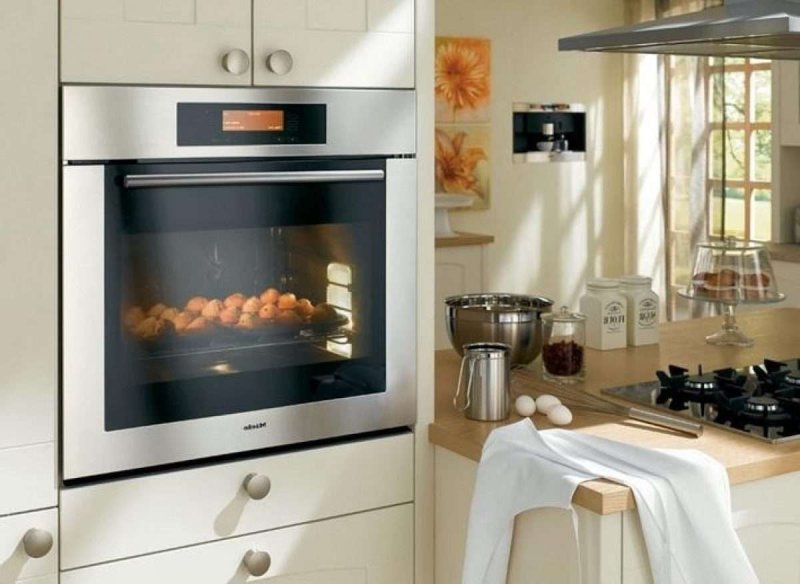 Духовой шкаф Miele b704