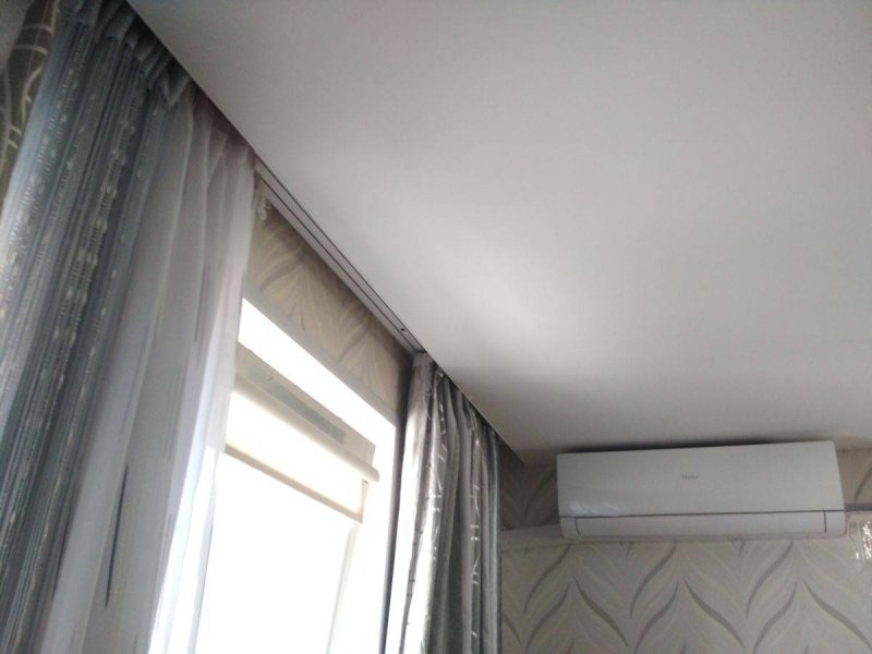 Скрытый карниз для натяжного потолка