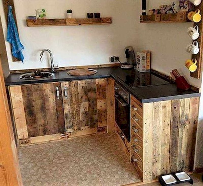 Кухонный гарнитур из поддонов