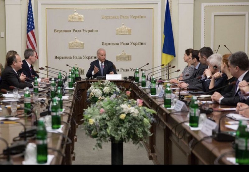 Джо Байден в кресле президента