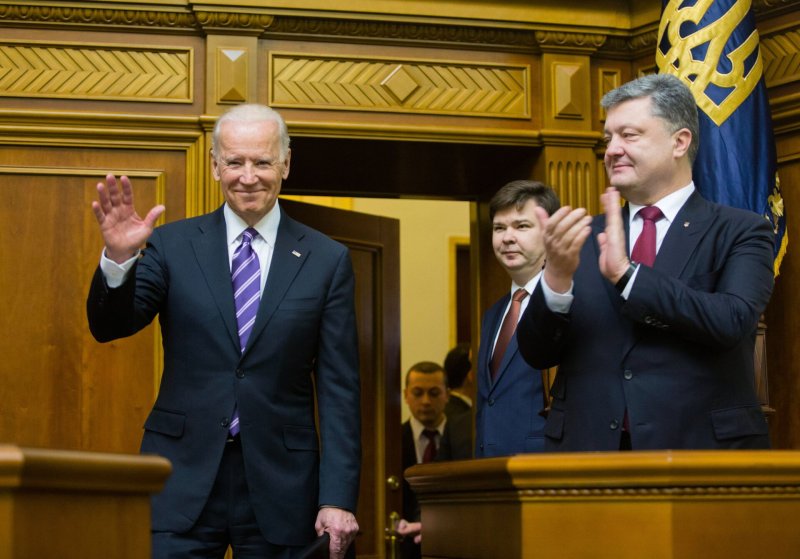 Джо Байден в кресле президента Украины