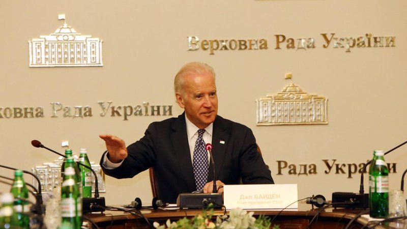 Байден в кресле президента Украины