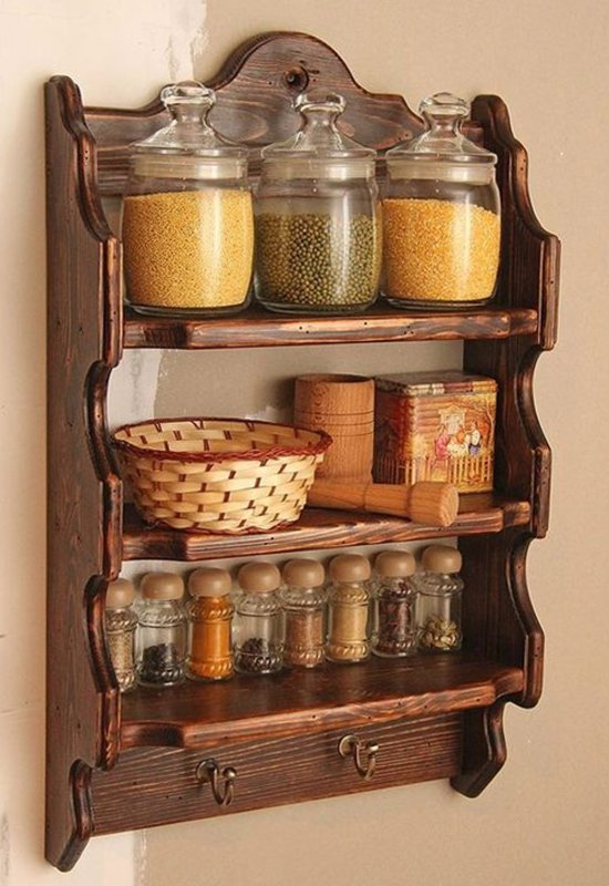 Полки из поддонов для кухни