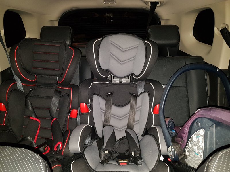 Три детских кресла в Mitsubishi Outlander 3