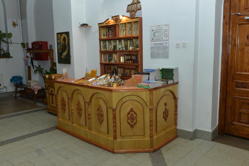 Крестовоздвиженская Церковь Алатырь церковная Лавка