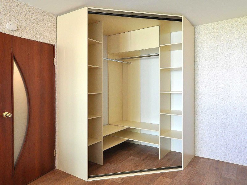 Угловые встроенные шкафы купе