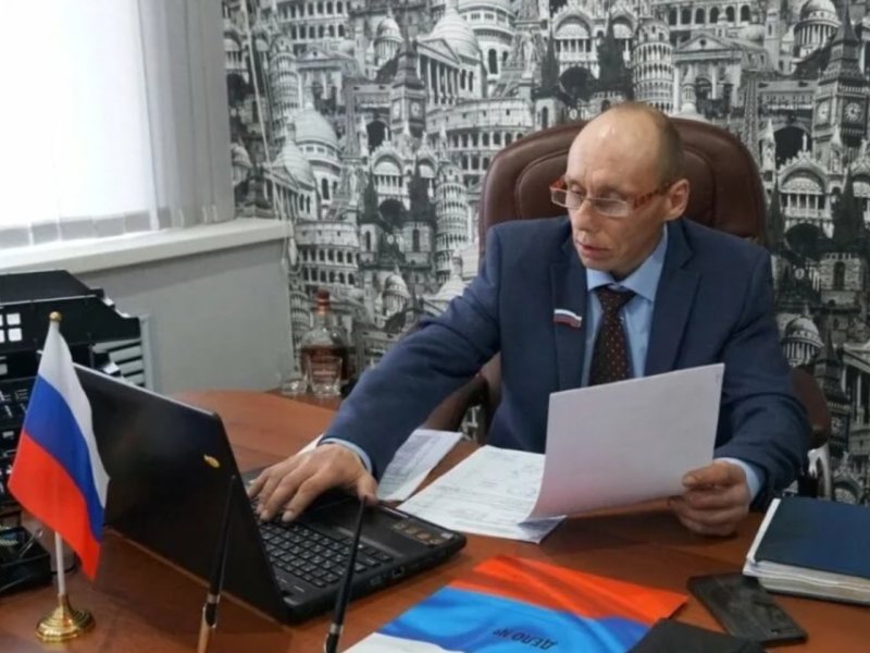 Наливкин с гранатометом сидит