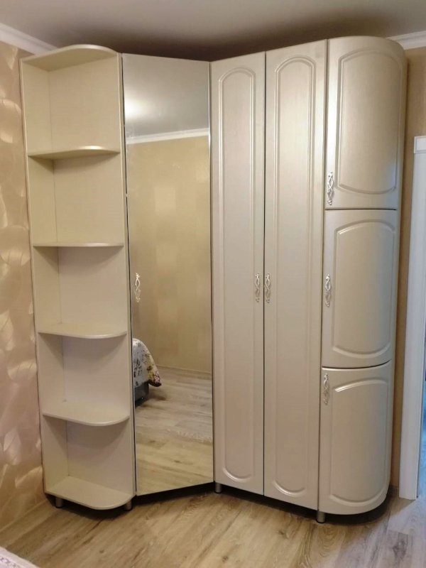 Угловой шкаф в спальню