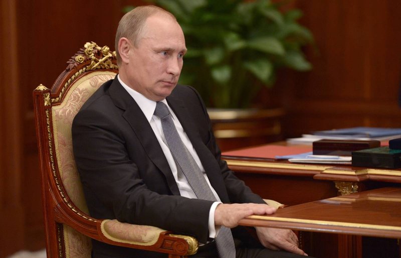 Владимир Путин в кабинете президента в Кремле