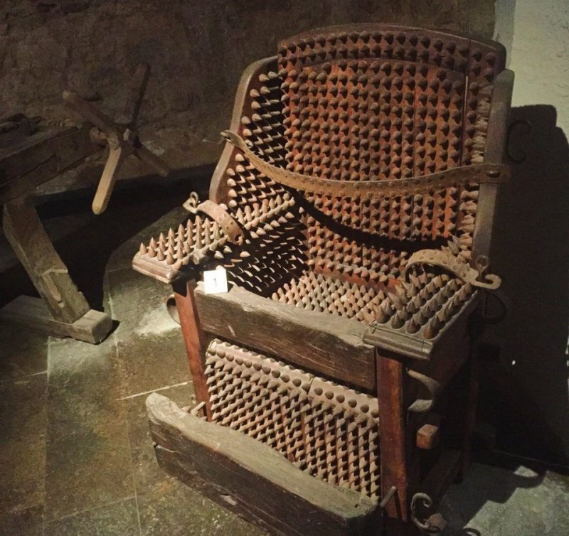 Пытки инквизиции ведьмино кресло