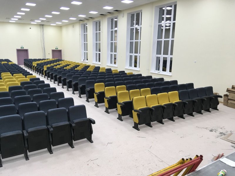 Школьный зал кресла
