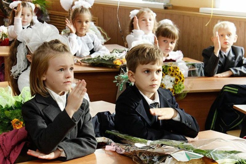 Первоклассник за партой
