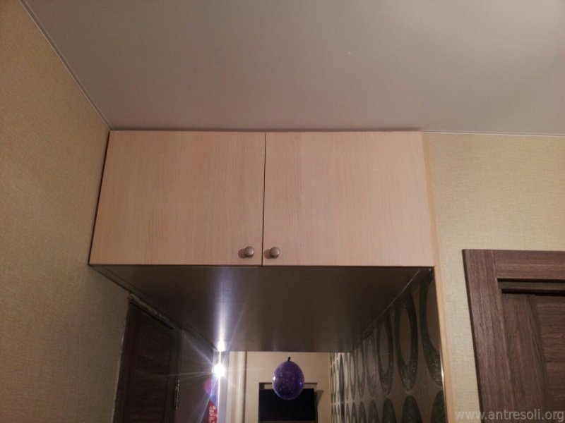 Антресоли на кухне под потолок