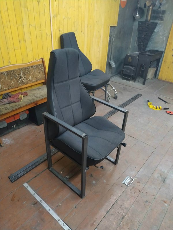 Офисное кресло из автомобильного