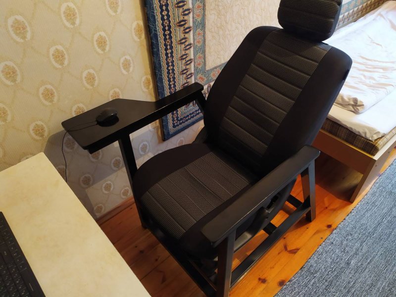 Компьютерное кресло из автомобильного