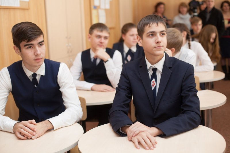 Школьники старшеклассники