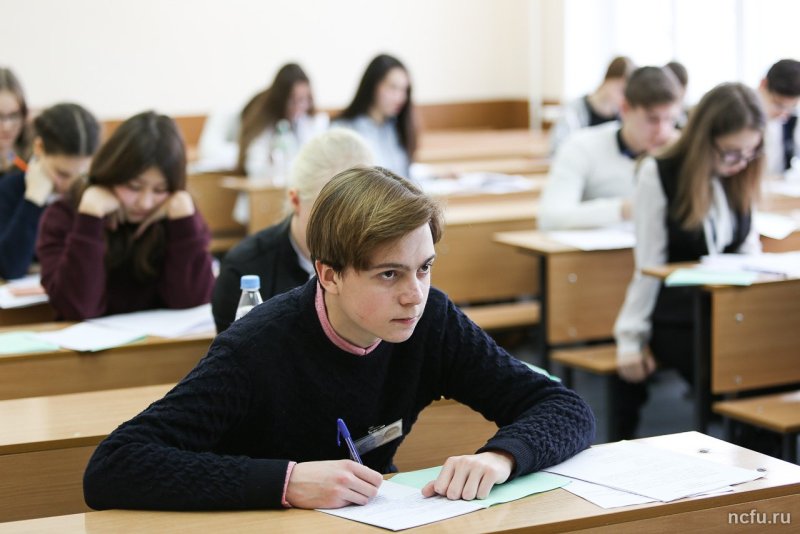 Школьники за партой