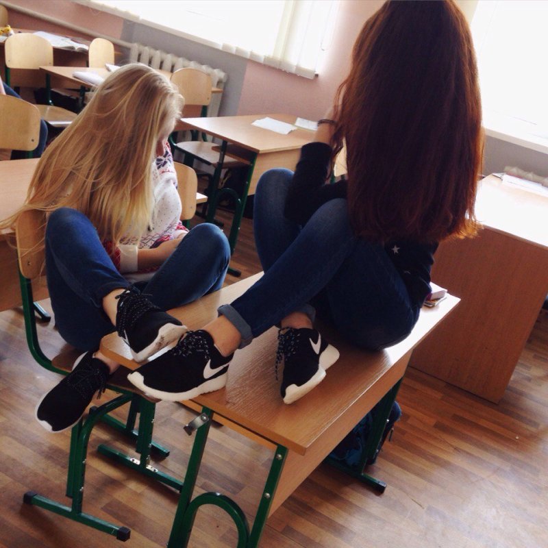 Лучшие подруги в школе