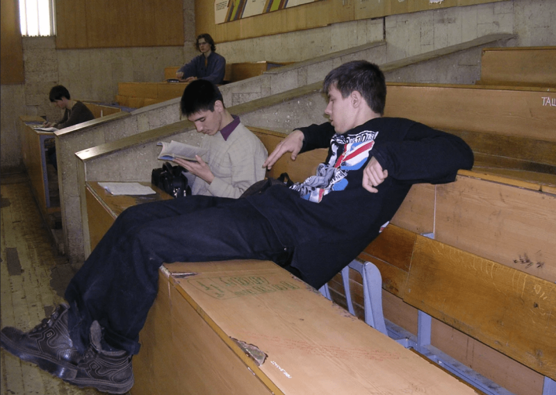 Студент в шараге