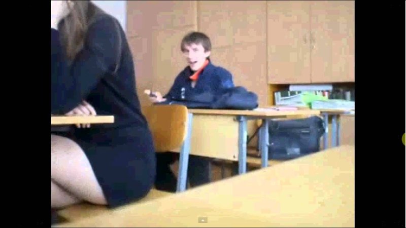 Ученик под партой