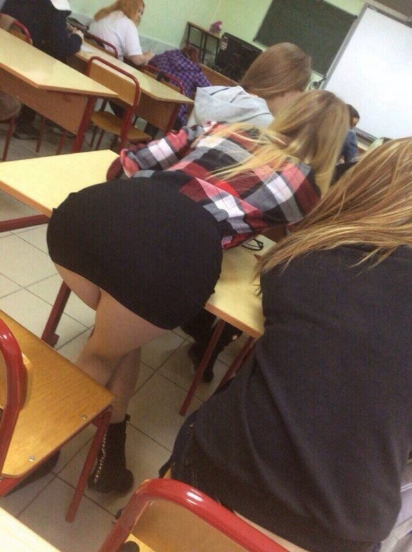 Фотоохота в школе на девушек