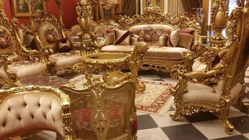 Диван в классическом стиле