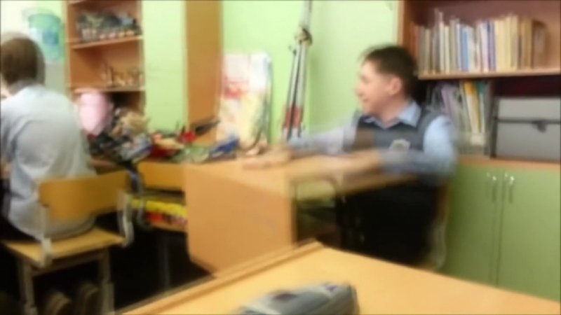 Под партой в школе