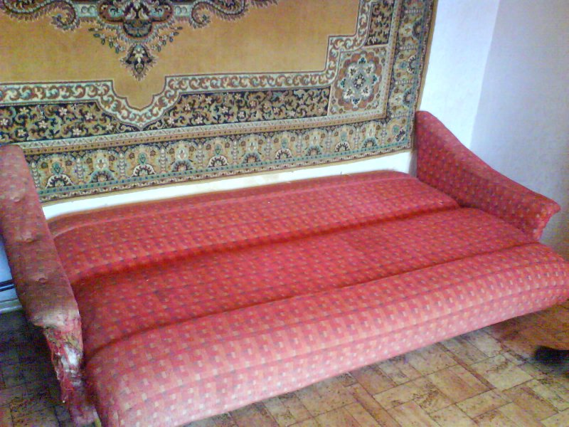 Советский диван с подушками