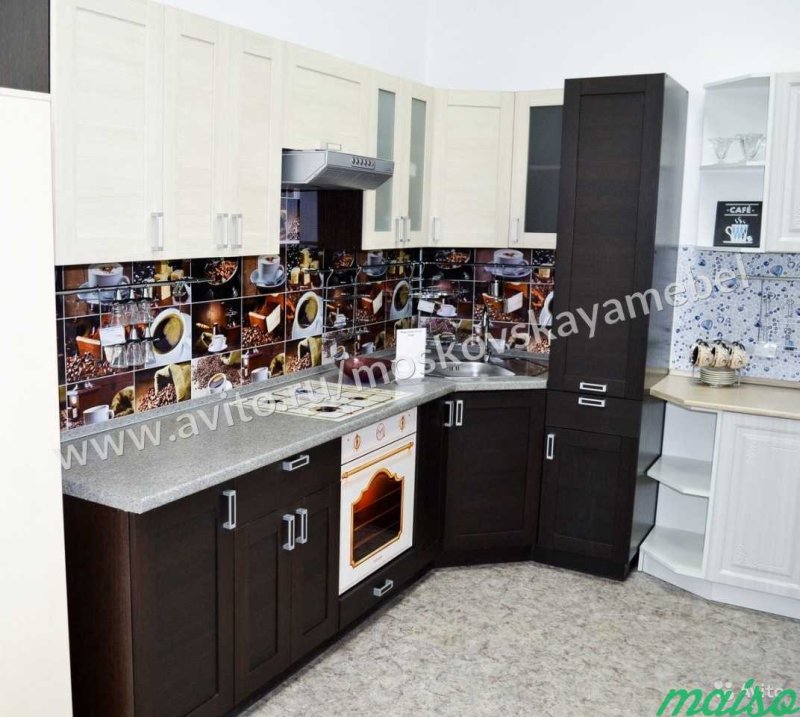 Угловая кухня для малогабаритной кухни