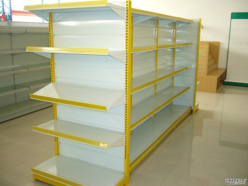 Торец полки в магазине