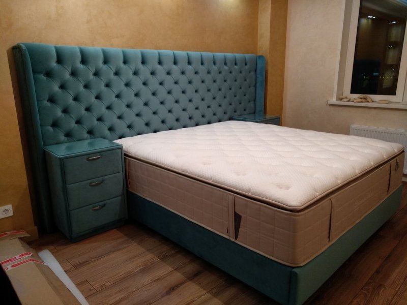 Кровать с каретной стяжкой