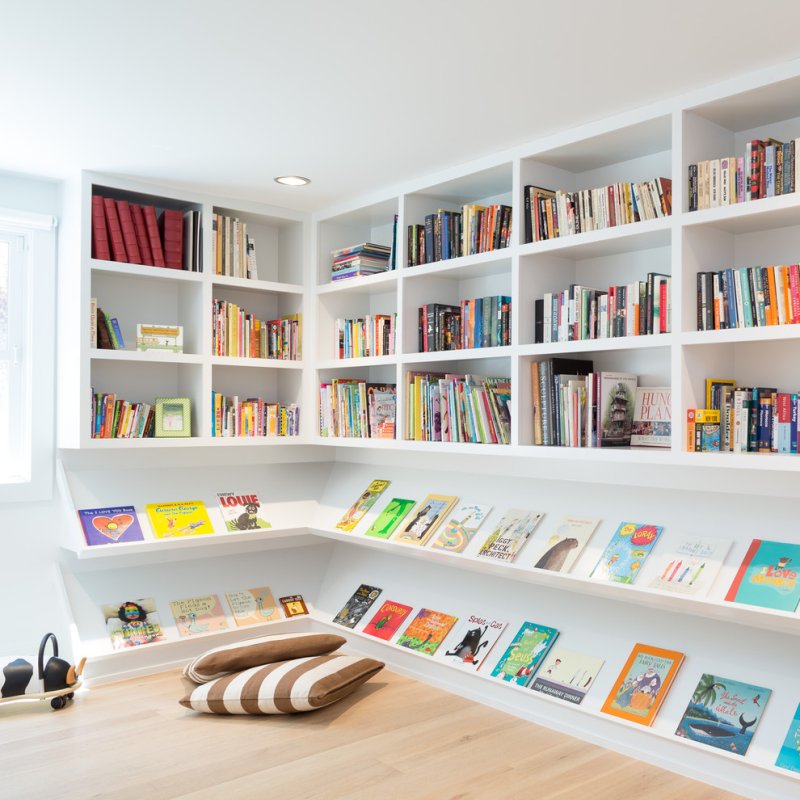 Книжный стеллаж в детскую