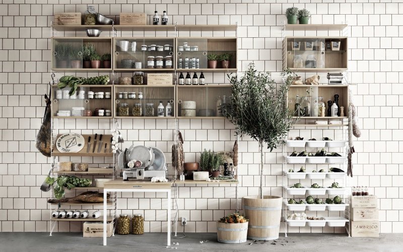 Стеллаж лофт в интерьере кухни