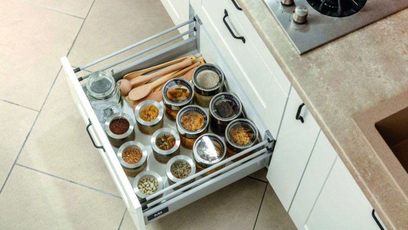 Хранение круп в кухонных шкафах на кухне