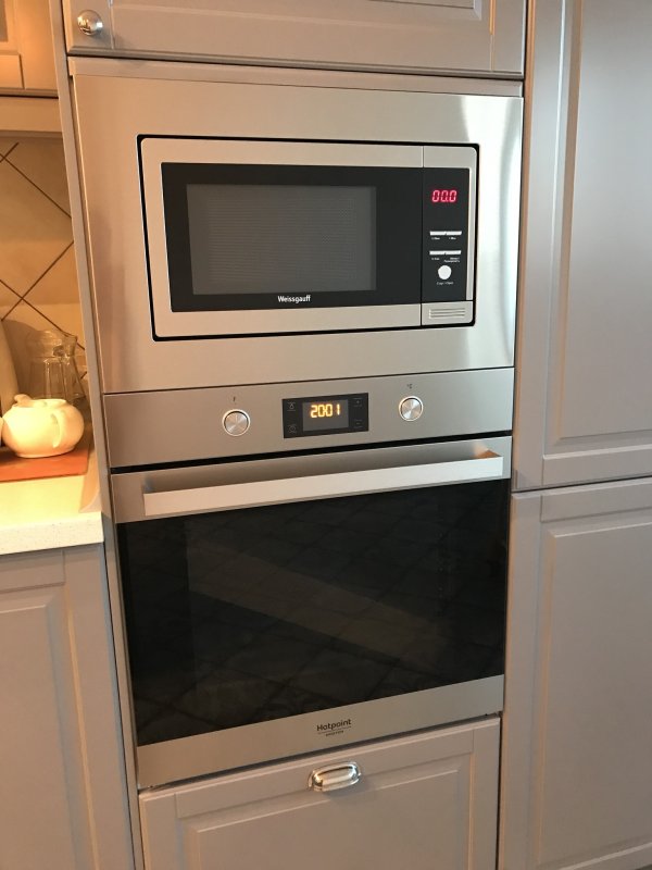Микроволновка встраиваемая Hotpoint черная mvk424qna