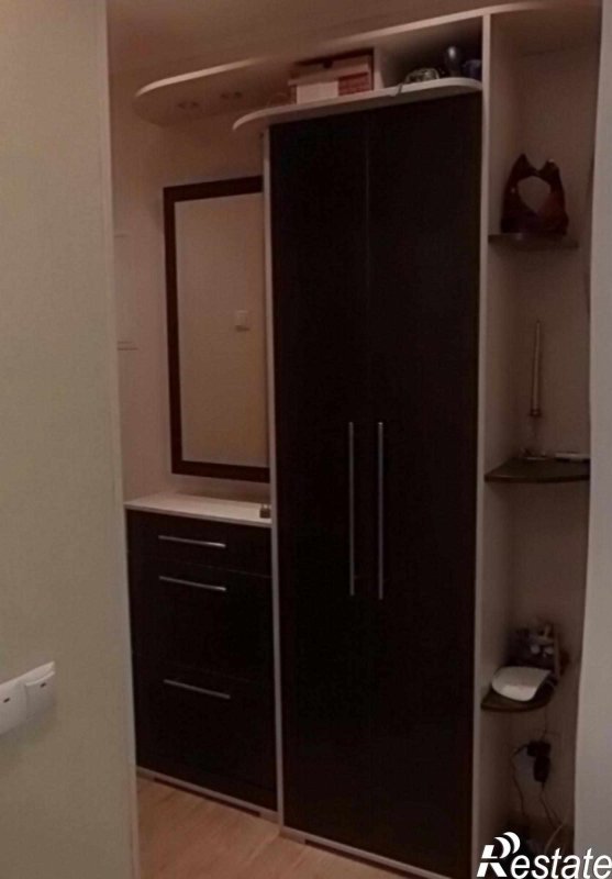 Шкаф для маленькой прихожей в хрущевке