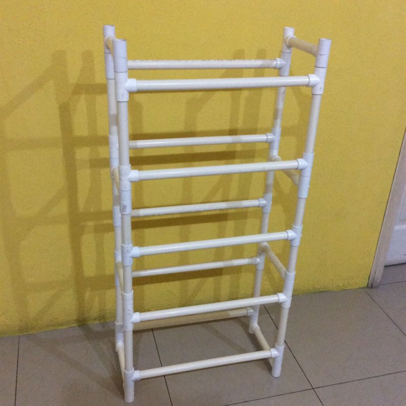 Стеллаж из пластиковых труб