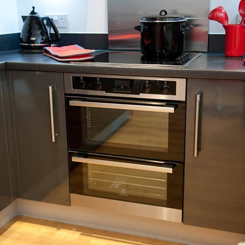Духовой шкаф под варочной панелью Miele