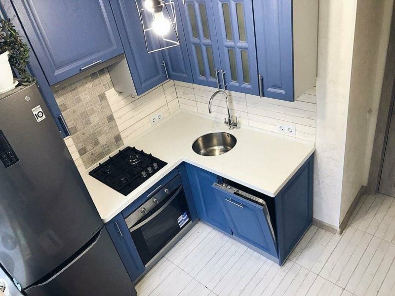 Интерьер кухни 5м.кв с газовой колонкой155на2м