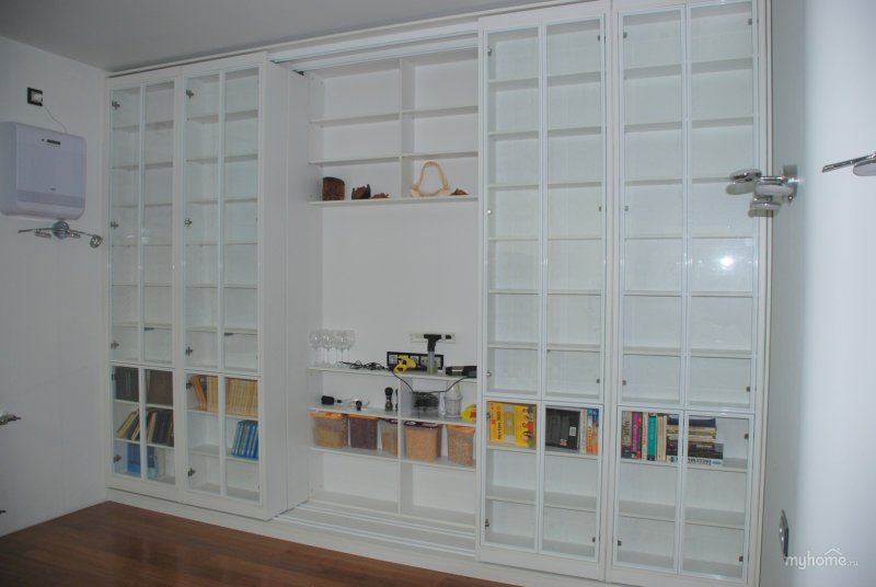 Угловые книжные полки