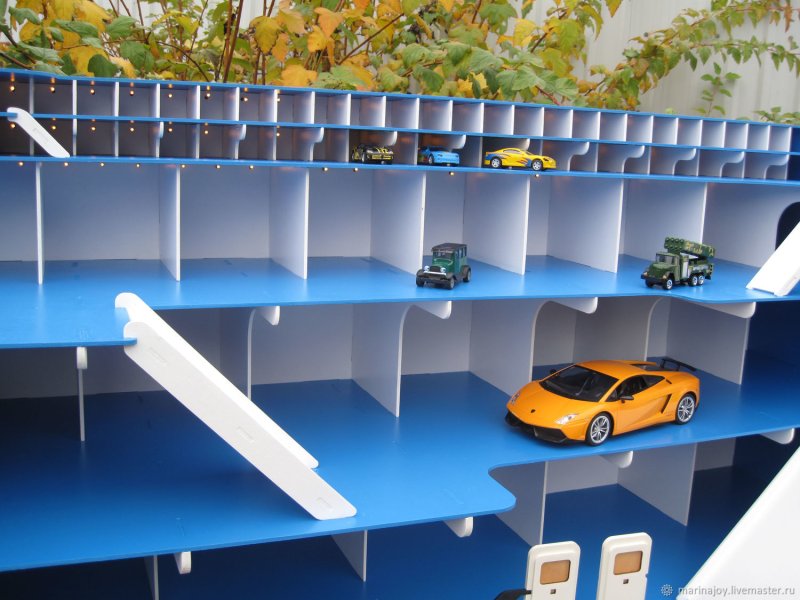 Бокс для 25 моделей автомобилей 1:87 Schuco 452950000