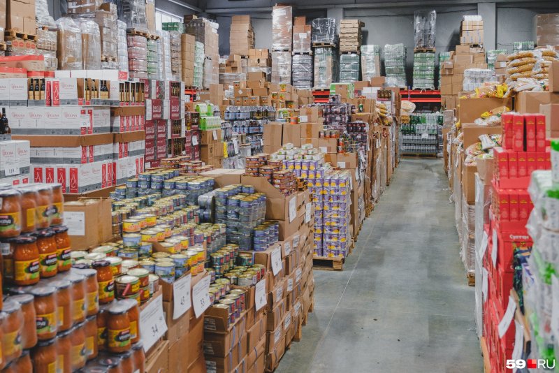 Товары в магазине светофор