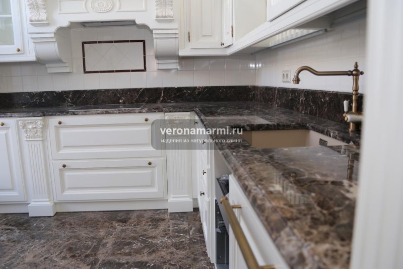 Столешница кедр мрамор Бергамо 7031/q