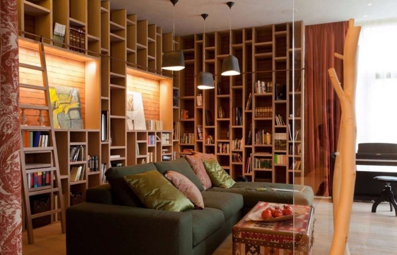 Огромные книжные полки
