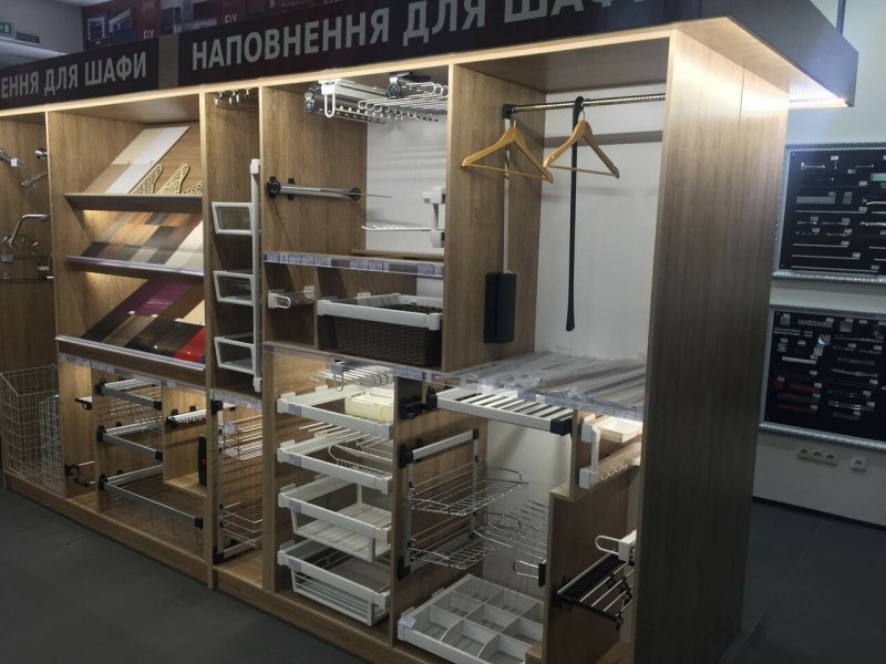 Витрина для мебельной фурнитуры