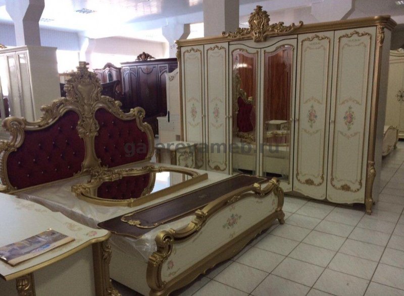 Спальный гарнитур Шейх очень красивый ещё