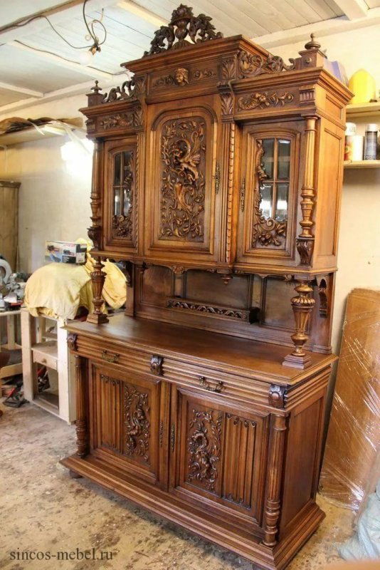 Сервант антиквариат Ренессанс