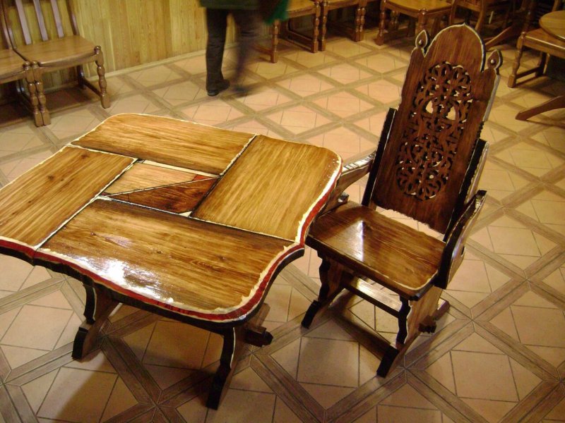 Мебель из лакированного дерева