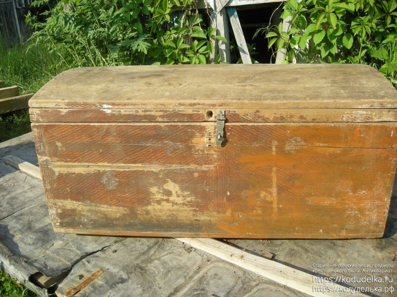 Ларь старинный